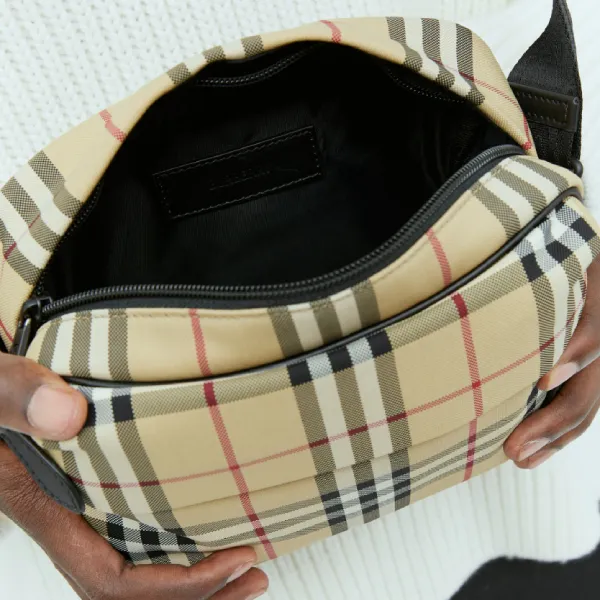 Túi Đeo Chéo Nam Burberry Paddy Crossbody Bag 8084111 A7026 Màu Beige