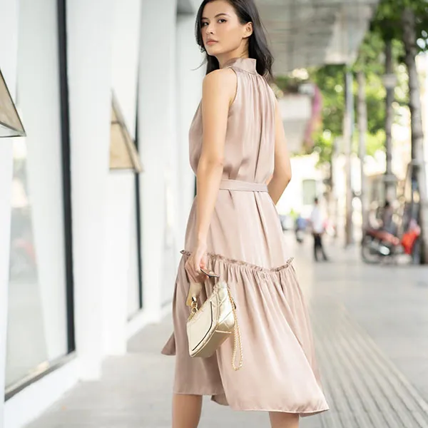 Váy Midi Cổ Yếm F2 Fashion & Freedom Lụa D416-B-S-0822 Màu Be Nâu Size S