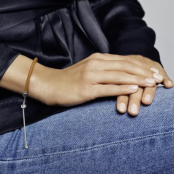 Vòng Đeo Tay Pandora Tan Leather Sliding Bolo Bracelet 597225CGT Màu Bạc/Nâu