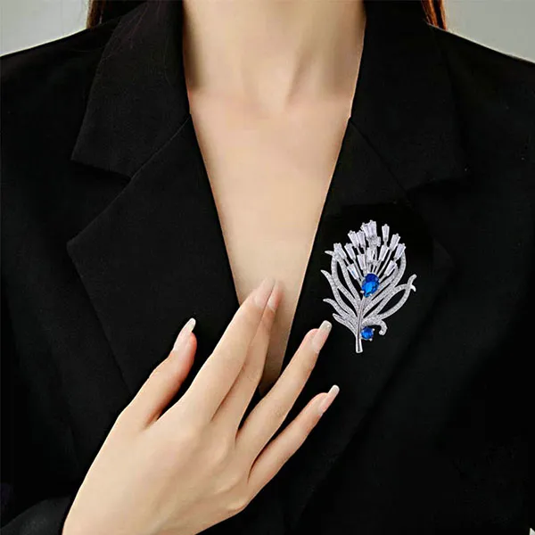 Cài Áo Nữ Meri Azure Feather BR84 Màu Trắng Xanh