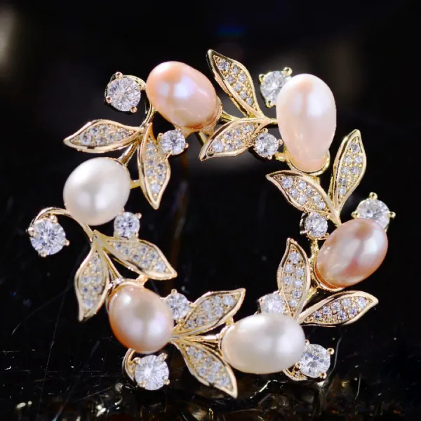 Cài Áo Nữ Meri Blossom Wreath BR39 Màu Vàng Phối Trắng