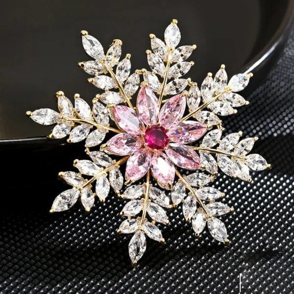 Cài Áo Nữ Meri Blush Snowflake BR42 Màu Vàng Phối Trắng