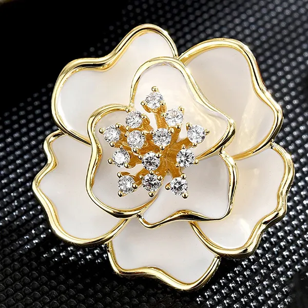 Cài Áo Nữ Meri Camellia Serenade BR63 Màu Trắng Vàng
