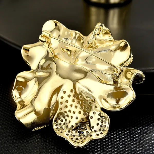 Cài Áo Nữ Meri Crimson Bloom BR40 Màu Vàng Gold