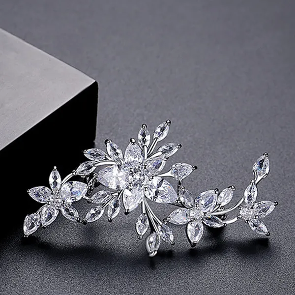 Cài Áo Nữ Meri Crystal Bloom BR20 Màu Bạc
