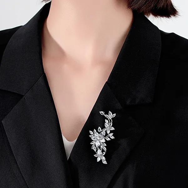 Cài Áo Nữ Meri Crystal Bloom BR20 Màu Bạc