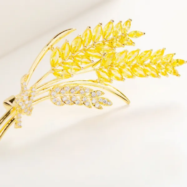 Cài Áo Nữ Meri Golden Season BR36 Màu Vàng