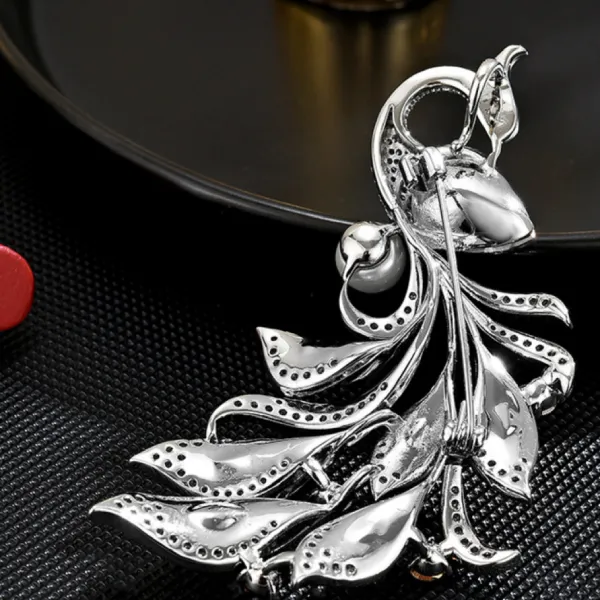 Cài Áo Nữ Meri Imperial Peacock BR47 Màu Xanh Bạc
