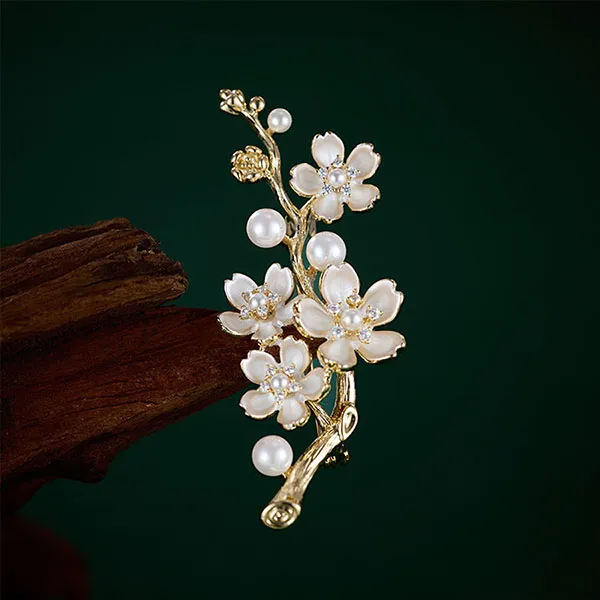 Cài Áo Nữ Meri Pearl Apricot Sprig BR108 Màu Vàng/Trắng