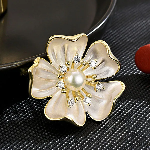 Cài Áo Nữ Meri Pearl Petal Graceful Flower BR115 Màu Trắng Vàng