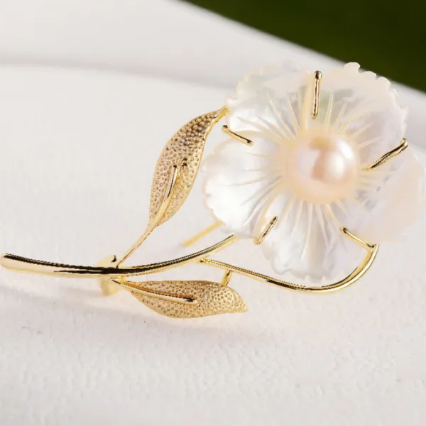 Cài Áo Nữ Meri Pearlescent Flower BR35 Màu Vàng