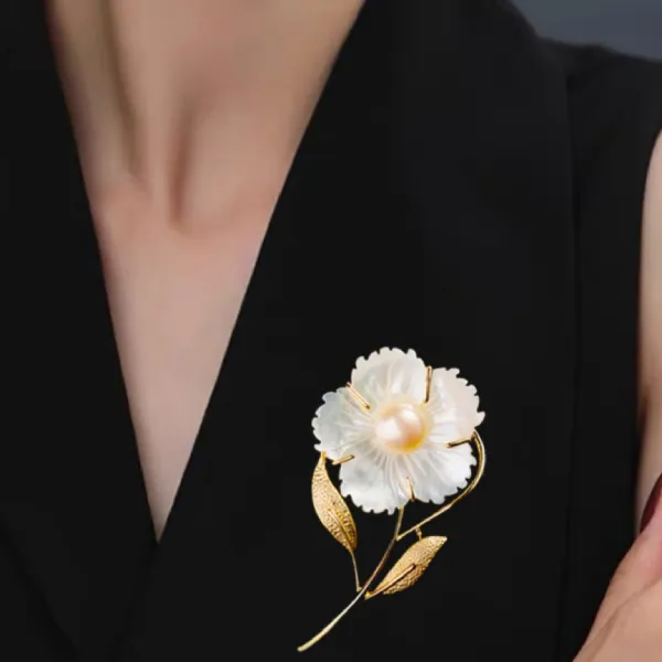 Cài Áo Nữ Meri Pearlescent Flower BR35 Màu Vàng