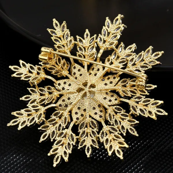 Cài Áo Nữ Meri Radiant Snow BR43 Màu Vàng Gold