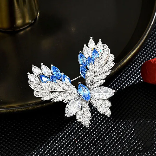 Cài Áo Nữ Meri Winter Wings BR73 Màu Trắng Xanh