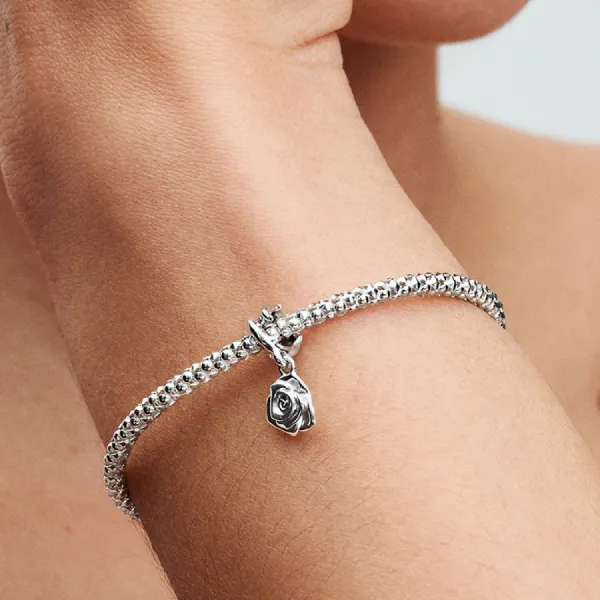 Hạt Vòng Charm Pandora Rose In Bloom Dangle Charm 793213C00 Màu Bạc