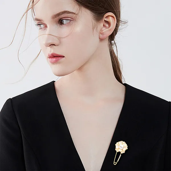 Kim Cài Áo Nữ Meri Peony BR603 Màu Vàng/Trắng