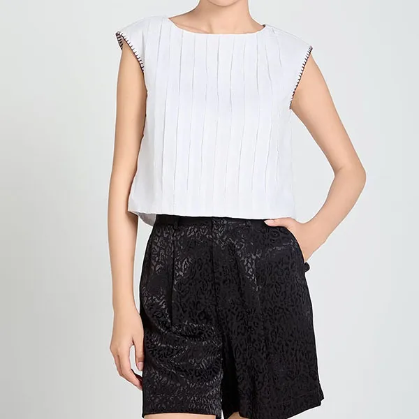 Quần Short Nữ F2 Fashion & Freedom Lụa A Touch Of Effortless Elegance QS91-DEN-XXL-0524 Màu Đen Họa Tiết Size XXL