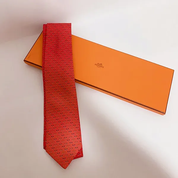 Cà Vạt Nam Hermès Cravate Họa Tiết Màu Đỏ