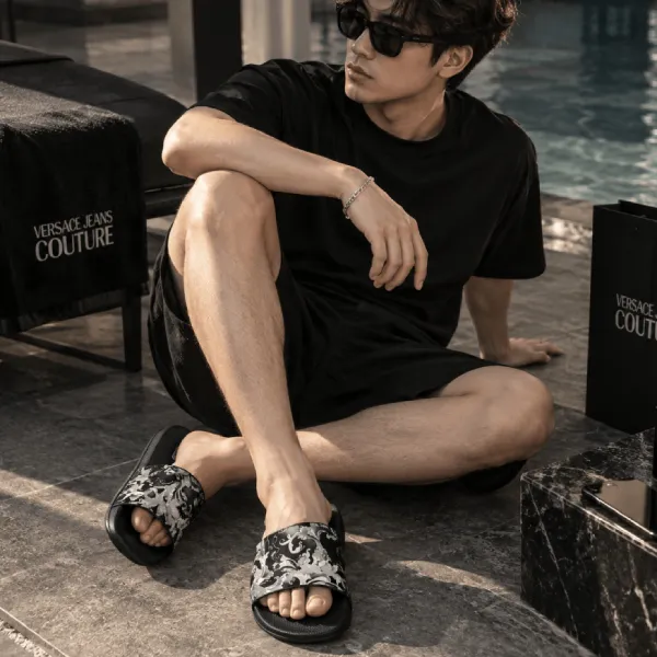Dép Nam Versace Black Slides With Black Pattern 79YA3SQ4 Màu Đen Size 39