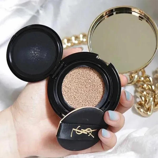 Combo Trang Điểm Yves Saint Laurent Le Cushion Encre De Peau Tone 20 + RM Muse + Túi Đựng Mỹ Phẩm