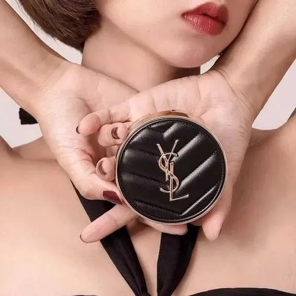 Combo Trang Điểm Yves Saint Laurent Le Cushion Encre De Peau Tone 20 + RM Muse + Túi Đựng Mỹ Phẩm