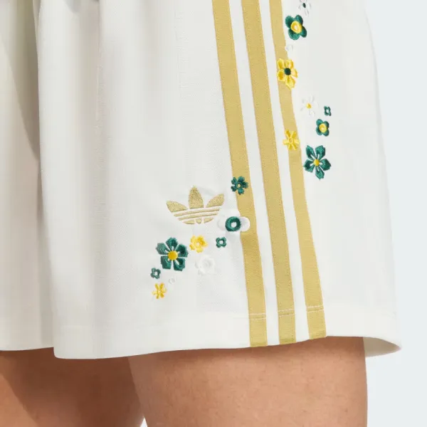Quần Short Nữ Adidas Originals x Liberty London Firebird KE3663 Màu Trắng Sữa Size XS