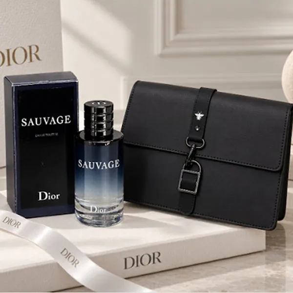 Set Nước Hoa Nam Dior Sauvage EDT 10ml + Túi Xách Màu Đen (2 Món)