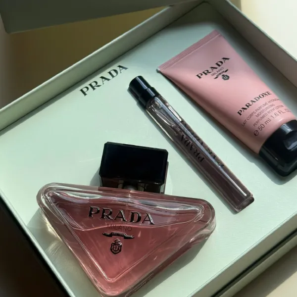 Set Nước Hoa Nữ Prada Paradoxe Eau De Parfum(EDP 90ml + 10ml & Lotion 50ml)