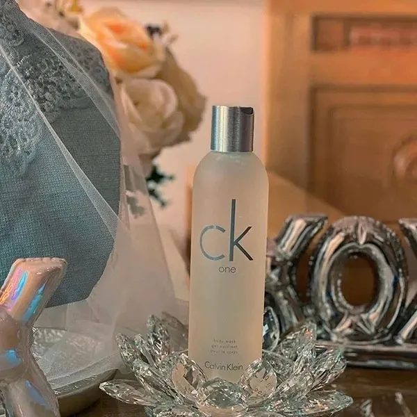 Set Nước Hoa Unisex Calvin Klein CK One (EDT 200ml + Sữa Tắm Shower Gel 250ml + Lăn Khử Mùi) 3 Món