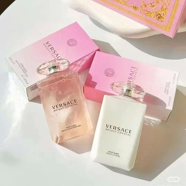 Set Sữa Tắm + Dưỡng Thể Hương Nước Hoa Versace Bright Crystal (2 x 200ml)