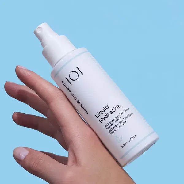 Toner Dạng Xịt Phục Hồi Cấp Ẩm Geek & Gorgeous Liquid Hydration 5% Panthenol + NMF 110ml