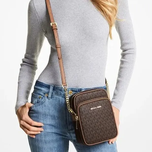 Túi Đeo Chéo Michael Kors MK Jet Set Travel Medium Logo Crossbody Bag Màu Nâu Đậm