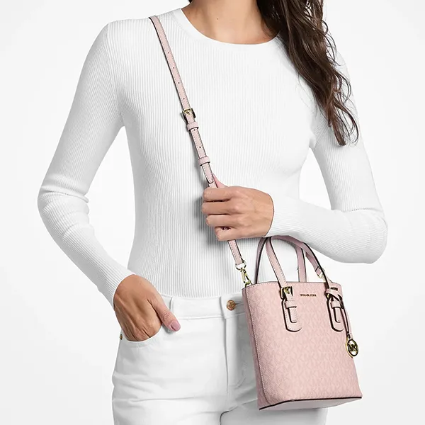 Túi Đeo Chéo Nữ Michael Kors MK Voyager Extra-Small Signature Logo Convertible Crossbody Bag 35F6GV6C0V Màu Hồng