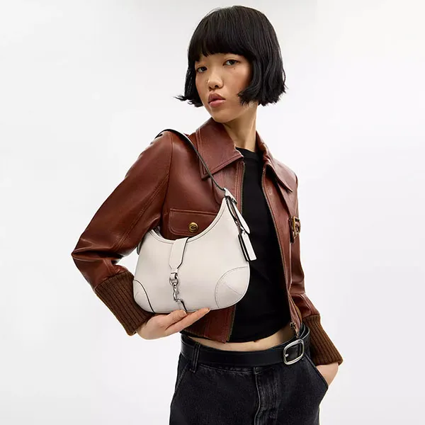 Túi Đeo Vai Nữ Coach Hamptons Hobo Bag Silver/ Chalk CW642 Màu Trắng
