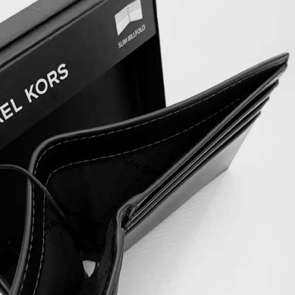 Ví Nam Michael Kors Accessories MK Short Wallet Logo Scratch Màu Đen