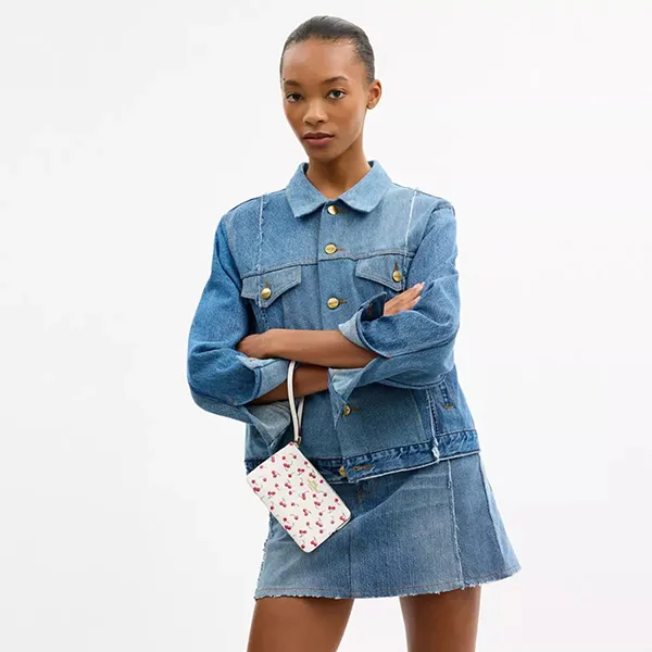 Ví Nữ Coach Corner Zip Wristlet With Cherry Print CEX82 Màu Trắng/Đỏ