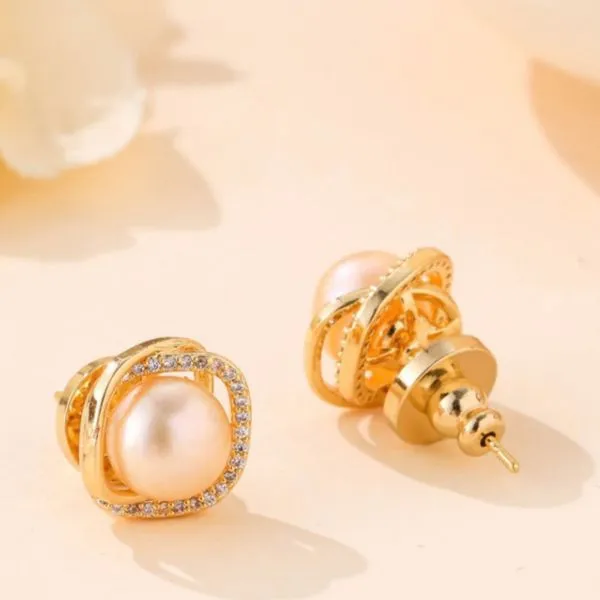 Khuyên Tai Nữ Kya Jewel Pearl Embrace JE26 Màu Trắng Xà Cừ
