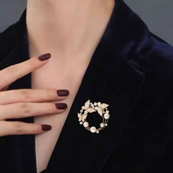 Cài Áo Nữ Meri Flutter Pearl BR131 Màu Vàng