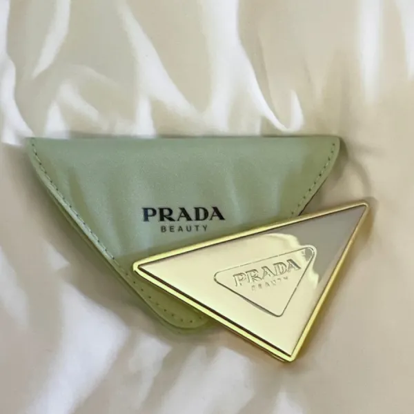 Gương Cầm Tay Prada Mirror GWP Màu Bạc
