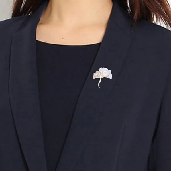 Cài Áo Nữ Meri Ginkgo Leaves & Pearls BR796 Màu Vàng/Trắng