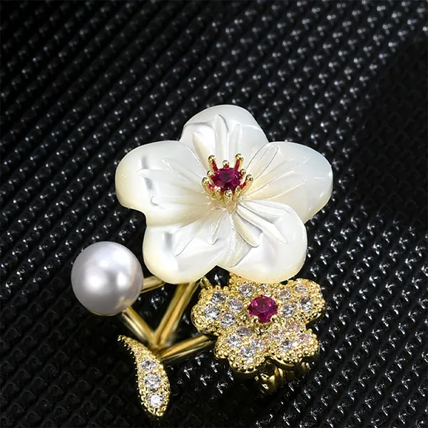 Cài Áo Nữ Meri Ruby Blossom BR652 Màu Vàng/Trắng