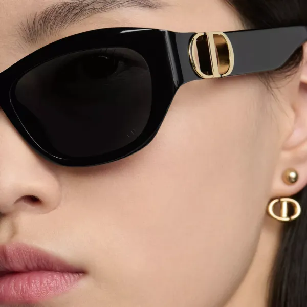 Kính Mát Nữ Dior 30Montaigne B5U Black Butterfly Sunglasses Màu Đen