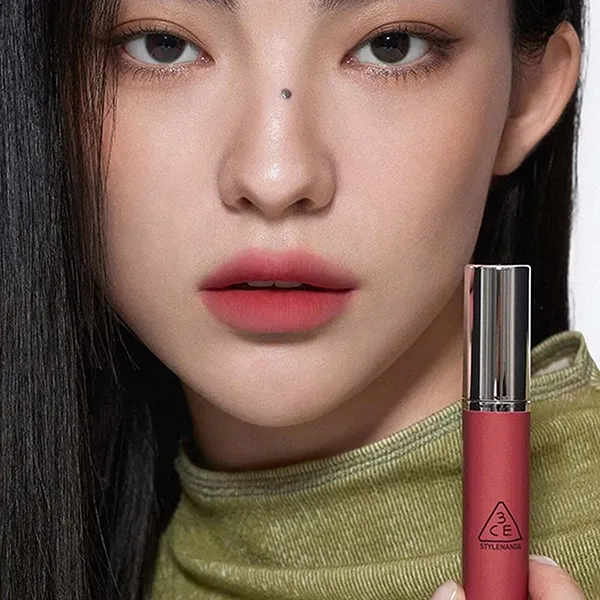 Son Kem Lì 3CE Hazy Lip Clay Paintingcot Màu Đỏ Hồng Đất