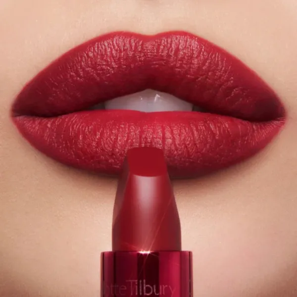 Son Lì Charlotte Tilbury Matte Revolution Cinematic Red Màu Đỏ Anh Đào 3.5g