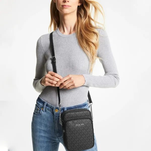 Túi Đeo Chéo Nữ Michael Kors MK Jet Set Travel Medium Logo Crossbody Bag 35F1STVC2B Màu Đen