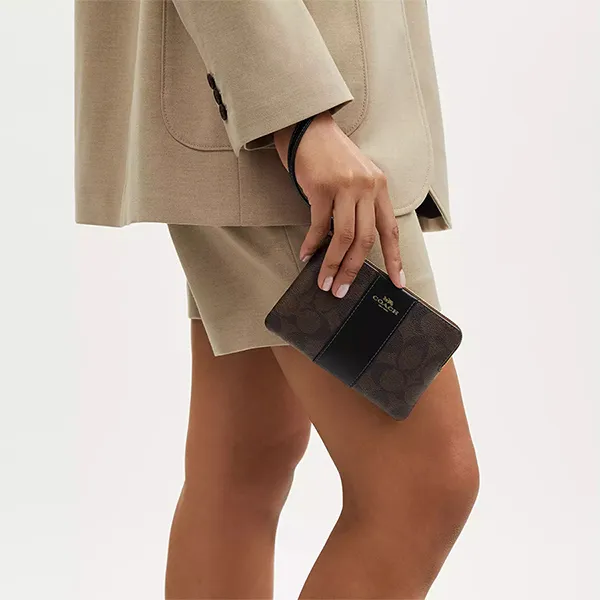 Ví Nữ Coach Corner Zip Wristlet In Signature Canvas CS602 Màu Nâu