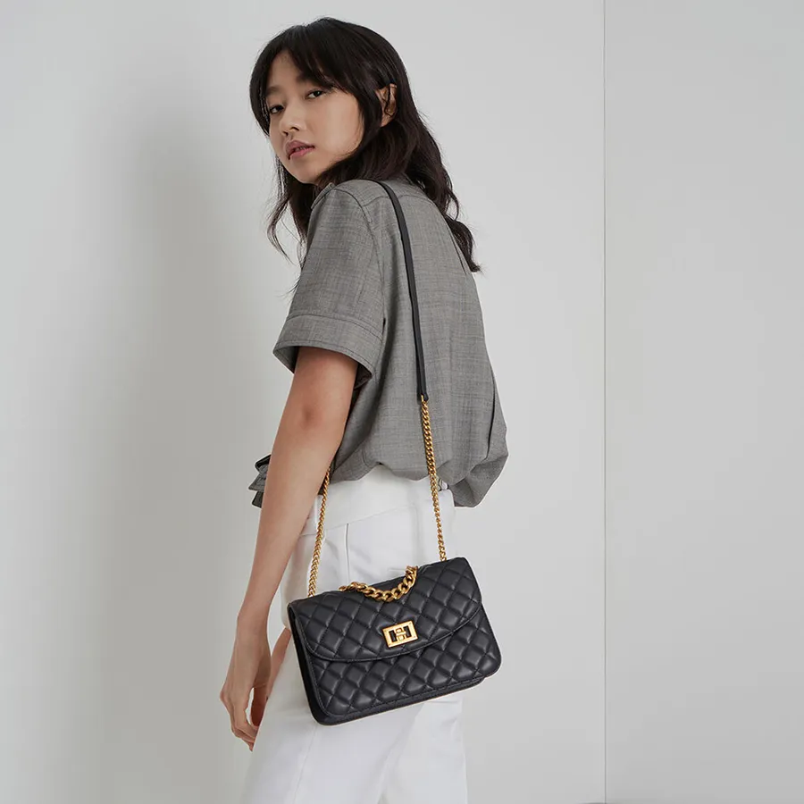 Túi Nữ Charles & Keith CNK Quilted Turn-Lock Clutch CK2-70701136-2 Màu Đen