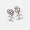 Khuyên Tai Chanel Earrings CC Silver Pearls AB7351 Màu Bạc Trắng-1