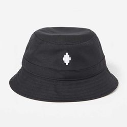 Mũ Marcelo Burlon County Of Milan Embroidered Logo Bucket Hat Màu Đen