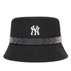 Mũ MLB Gradient Logo Bucket New York Yankees 3AHTS032N-50BKS Màu Đen